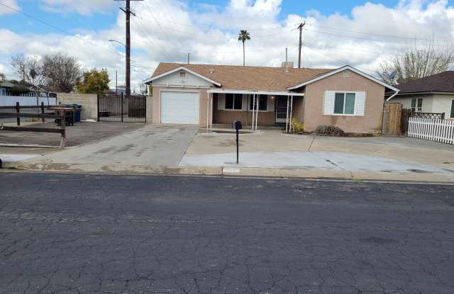 709 Sunset Drive - 709 Sunset Drive, Lindsay, CA 93247