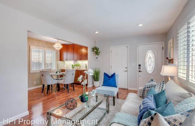 2261 Glen Way Gallery 2
