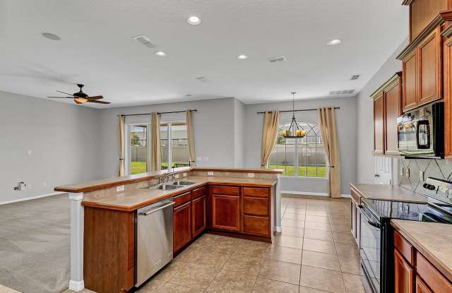 16551 Tudor Grove Dr Gallery 4