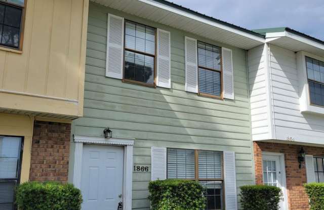 Two-Bedroom Townhouse with Views of County Park photos photos Two-Bedroom Townhouse with Views of County Park photos photos