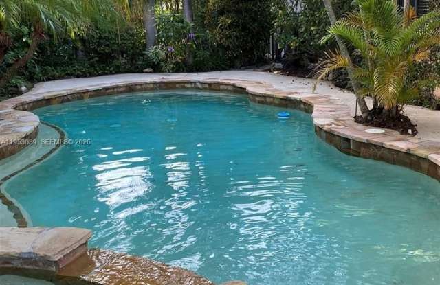 7564 SW 190 St photos photos