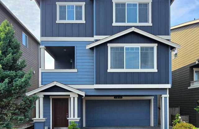 4 Bedroom Home with Lake Views - Pet Friendly - 1/2 off 1st Months rent! photos photos