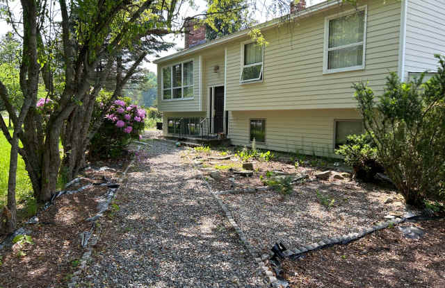 Newly Renovated Single Family! 4 Bed, 2 Bath in a great location! - 149 Union Road, Rockingham County, NH 03885