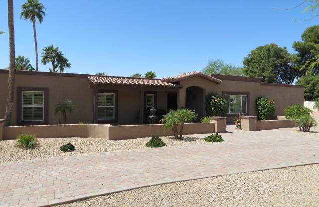 9230 N COCONINO Circle - 9230 North Coconino Circle, Paradise Valley, AZ 85253