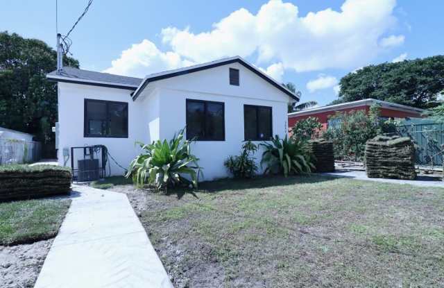 3040 NW 13th Avenue photos photos