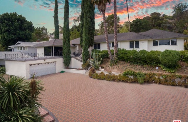 4233 SHERMAN OAKS Avenue - 4233 Sherman Oaks Ave, Los Angeles, CA 91436