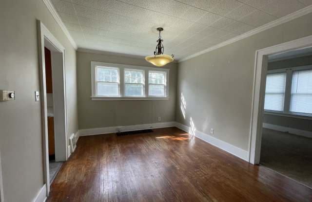 2587 Titus Ave – 3 Bed/1.5 Bath in Minne Lusa | Fireplace, Original Hardwoods, Detached Garage Gallery 4