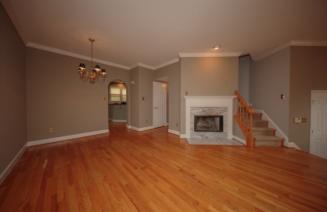 3817 Courtland Circle Gallery 2