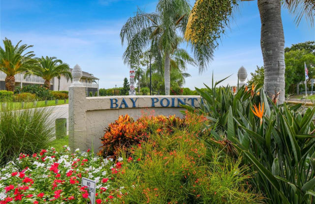 8801 BAY POINTE DR - 8801 Bay Pointe Drive, Town 'n' Country, FL 33615