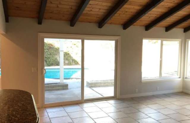 5531 Serene Drive Gallery 3