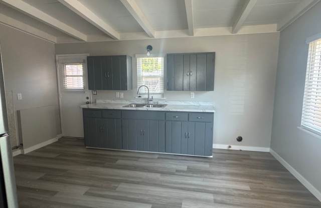 TUTTLE LANE photos photos