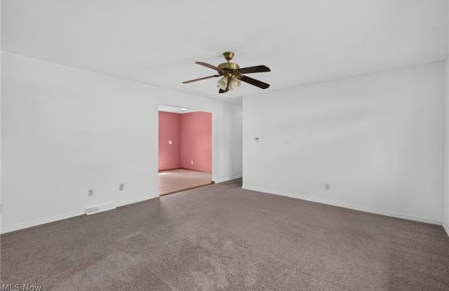 1626 S Carpenter Road Gallery 3
