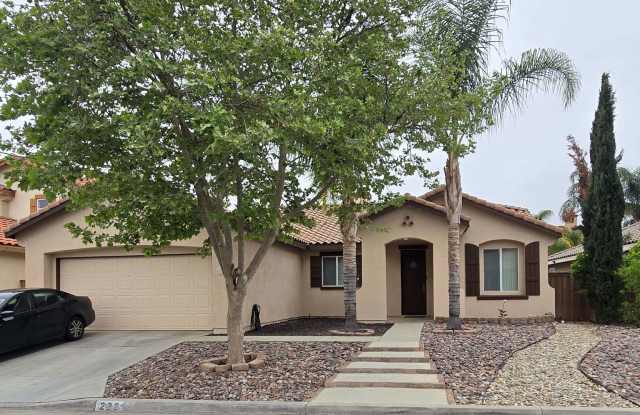 Three Bedroom Two Bath, plus an Office in Hemet! photos photos