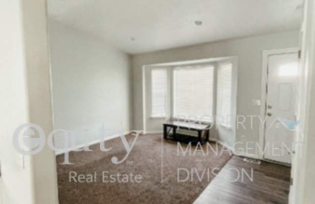 954 1300 East Gallery 3
