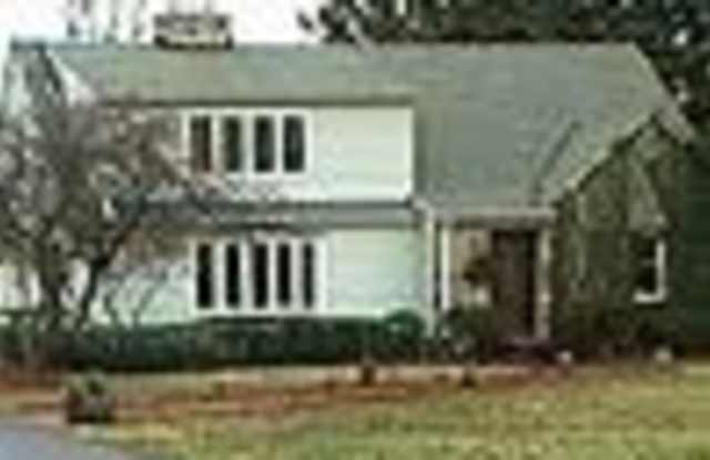 1054 Highland Dr Gallery 2