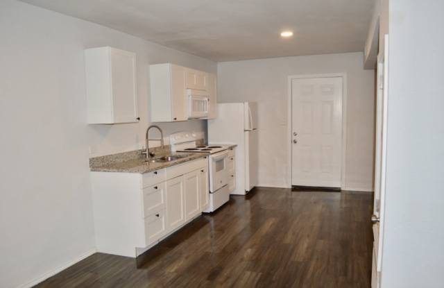 416 Collingsworth - 2 photos photos