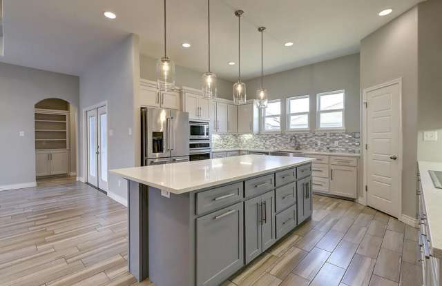 8206 Denali - 4 Bed/3 Bath - $2800/month Gallery 4