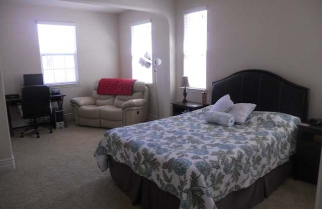 200 Talmont Circle Gallery 4