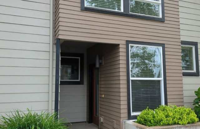 231 W Sumach St *Fresh Paint and New Flooring*Short Walk to Seasonal Farmer's Market and Downtown* photos photos