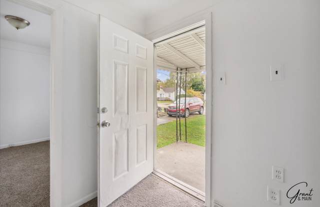 $1,050 Warren bungalow Gallery 4