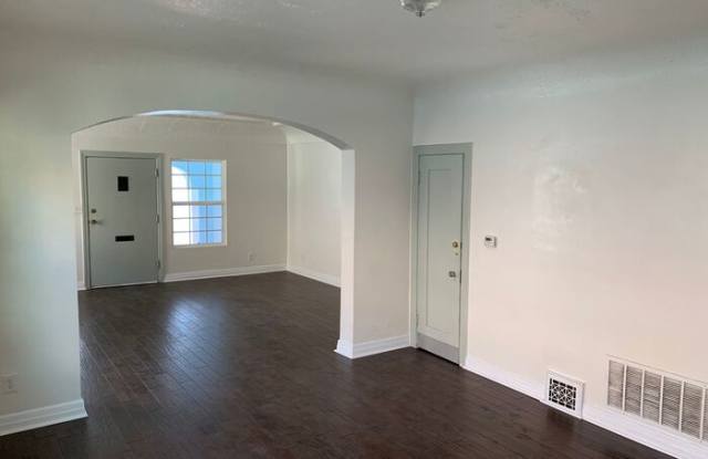 1067 South Citrus Avenue Gallery 4
