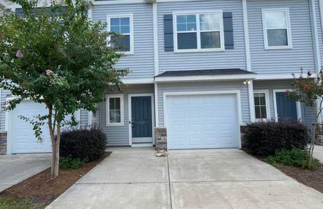 Comfortable, Convenient & Move-In Ready! Gallery 1