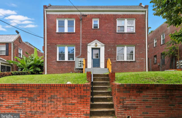 3919 R Street SE unit: 2 photos photos
