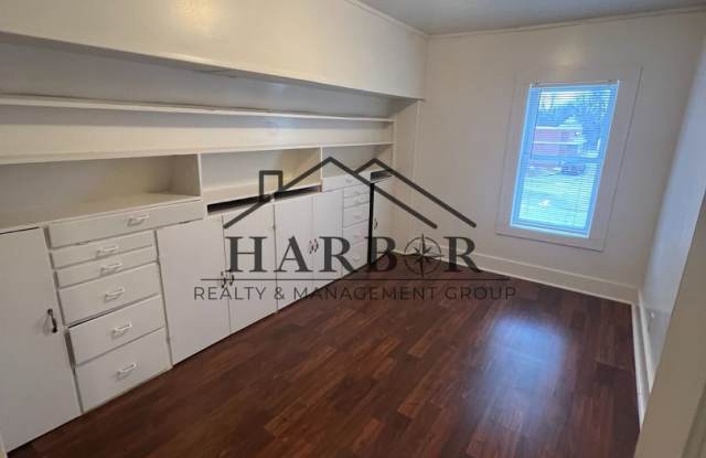 Family-Friendly 3 Bedroom Home with Large Double Garage! photos photos
