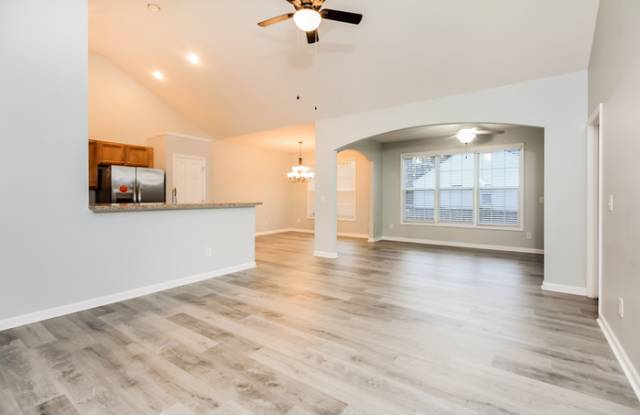4709 Farm Lake Drive Gallery 4