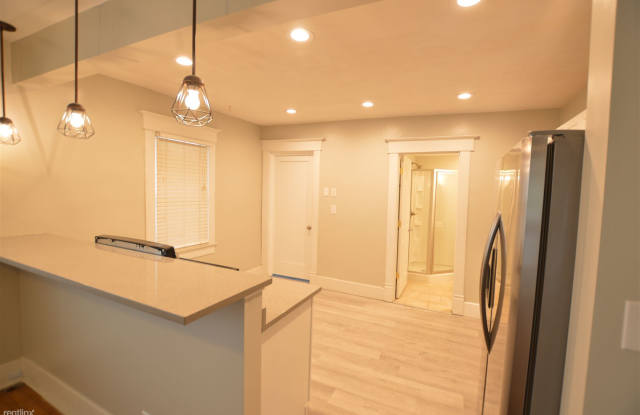 Must See 3 Bedroom in Fall Creek Place Gallery 3