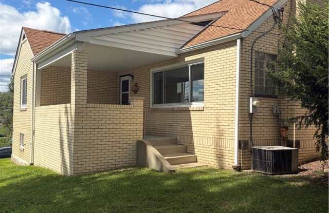 306 Valley Dr Gallery 1