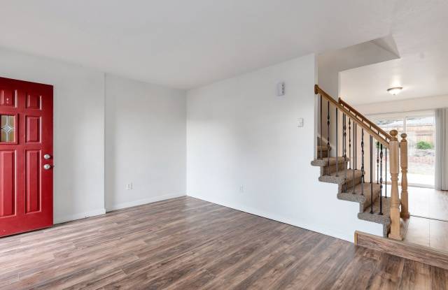 2 Bedroom Duplex with Updates, Large Fenced Backyard, Patio and Spacious RV Parking Gallery 4