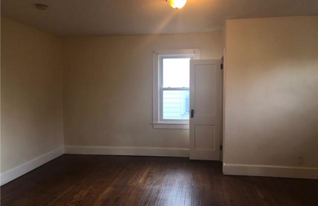 511 Roosevelt Avenue Gallery 3