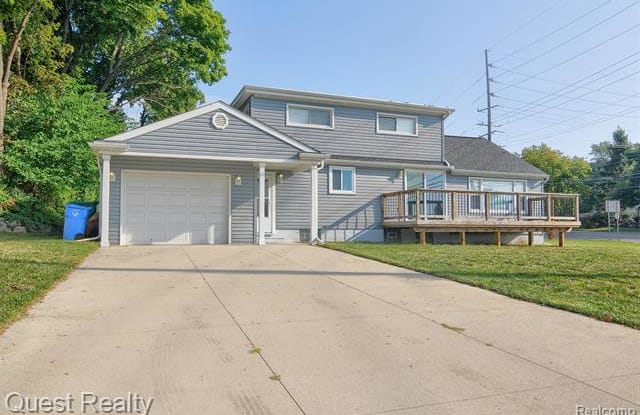 1652 Union Lake Road - 1652 Union Lake Road, Commerce, MI 48382