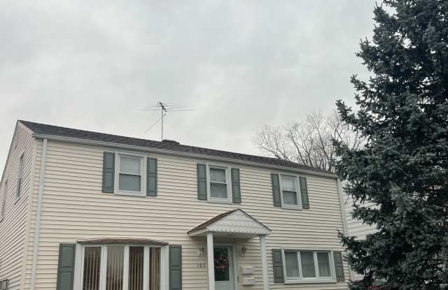 160 E 54th St - 160 East 54th Street, Elmwood Park, NJ 07407