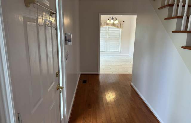 1715 COLUMBIANA LANE Gallery 4