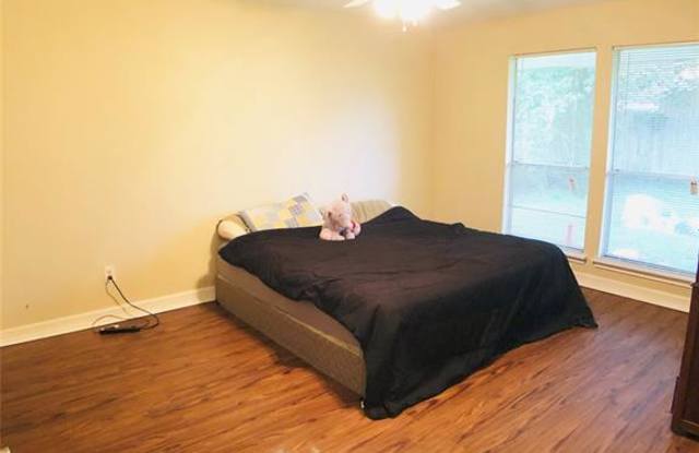 2422 Loyanne Drive Gallery 2