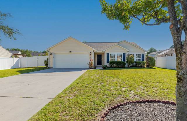 Charming 3BR/2BA Home on Expansive Lot in Carolina Forest Gallery 1
