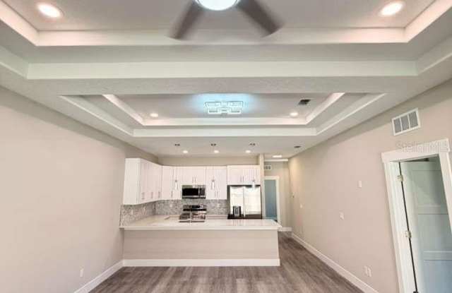 2 SLATE WOOD Court Gallery 3