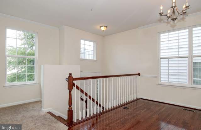 3401 EAGLE RIDGE Drive Gallery 2