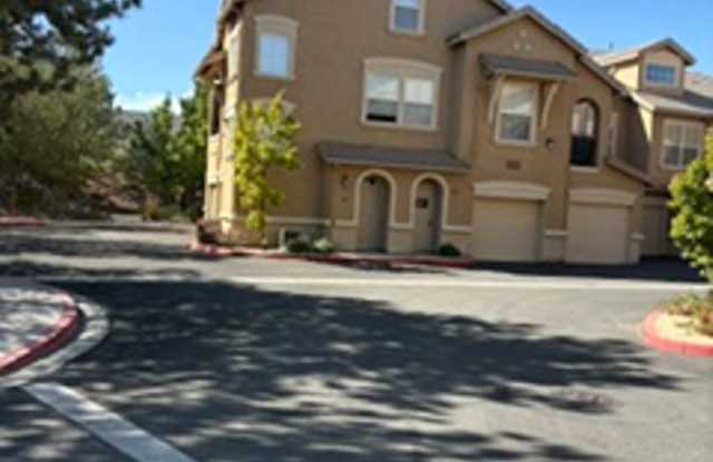 Great 2 bedroom Condo in Fallen Leaf   South Reno Gallery 1