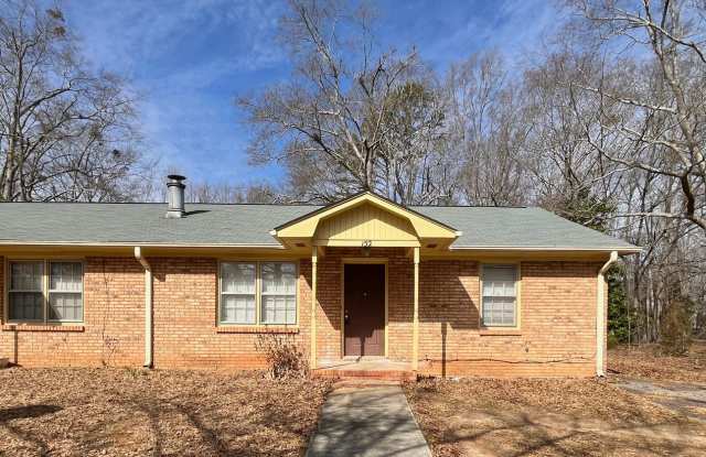 Charming & Affordable Living in Spartanburg! Gallery 1