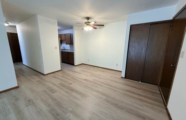 Remodeled Hartland 2 Bedroom Apartment! Gallery 3
