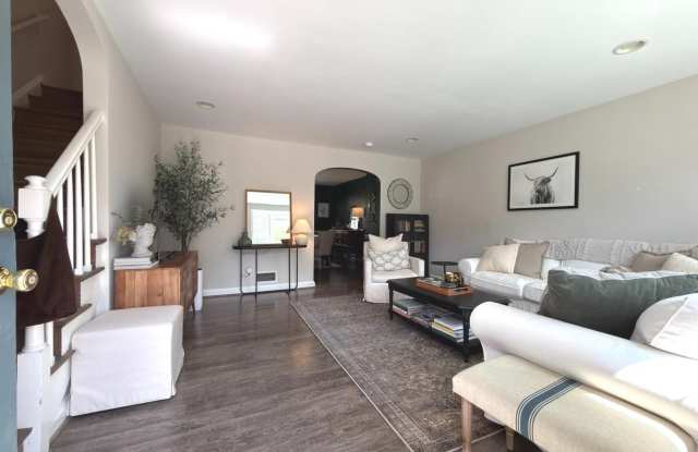Beautiful 3-bedroom, 2-full-bath townhome in desirable Rodgers Forge! Gallery 3
