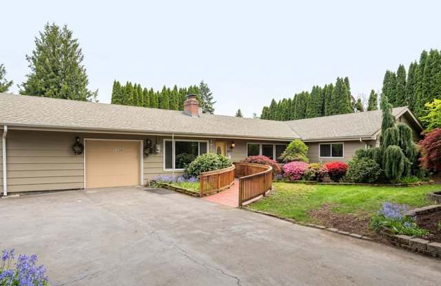 1536 Maple Lane photos photos