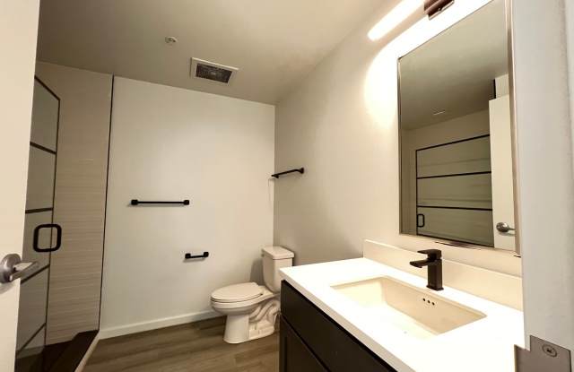 725 W Pratt photos photos