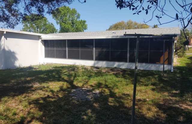 Beautiful home with extra room MOVE-IN READY! - 5020 Polar Drive, Elfers, FL 34690