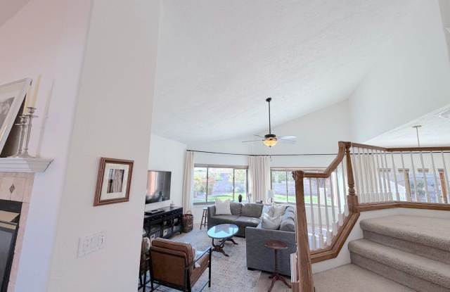 Stylish Fully Furnished 3BR/2.5BA Retreat in NW Albuquerque with Mountain Views Gallery 4