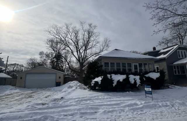 Lovely 2 Bedroom Southside Holland Gallery 3
