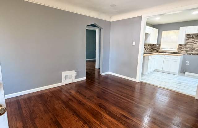 18467 Evergreen Road Gallery 3